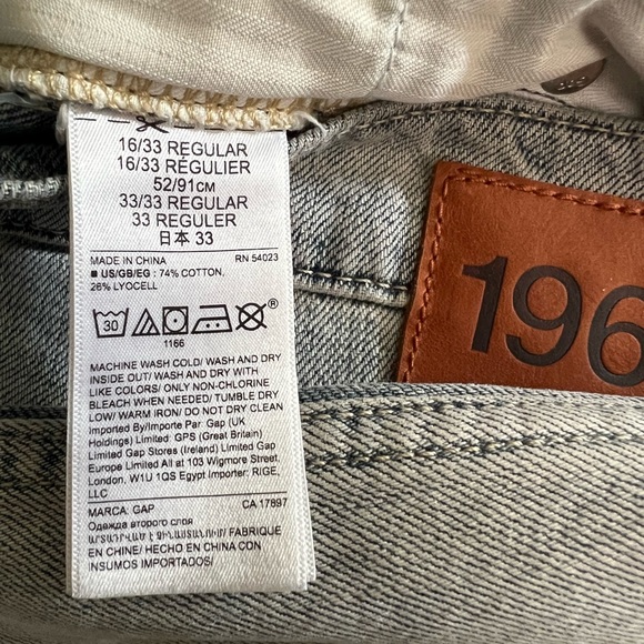 Gap Cheeky Straight Distressed Light Wash With Paint Splatter (Size 33) - Picture 9 of 9